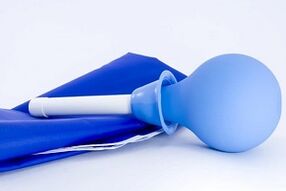 clistere detergente per rimuovere i parassiti dal corpo